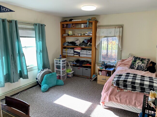 Building Photo - 277 Mast Rd