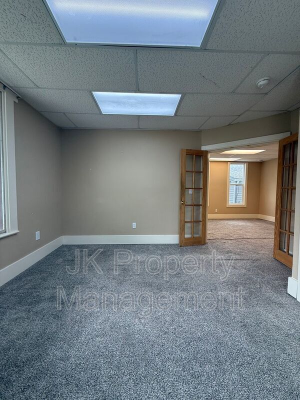 Building Photo - 1303 6th Ave S