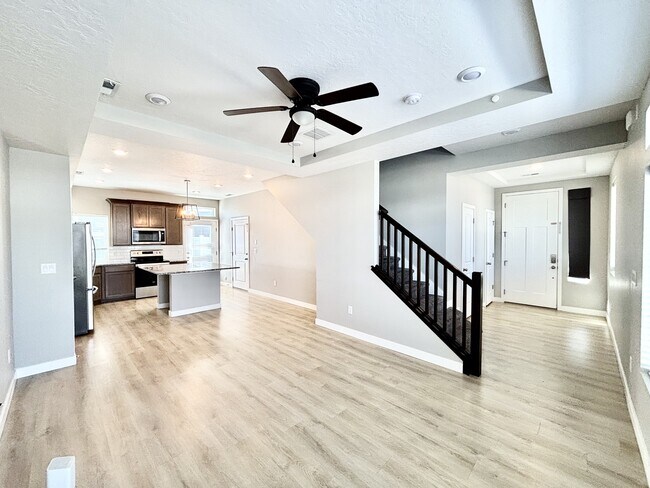 Building Photo - 153 E Brushy Canyon St