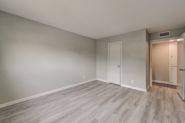 Building Photo - 13194 Trail Hollow Dr