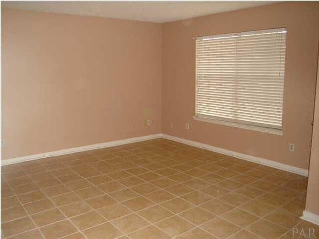 Building Photo - In the Heart of Gulf Breeze Proper