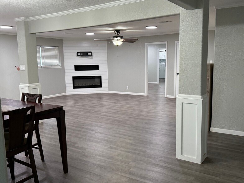 Building Photo - 4121 Willowoak Dr