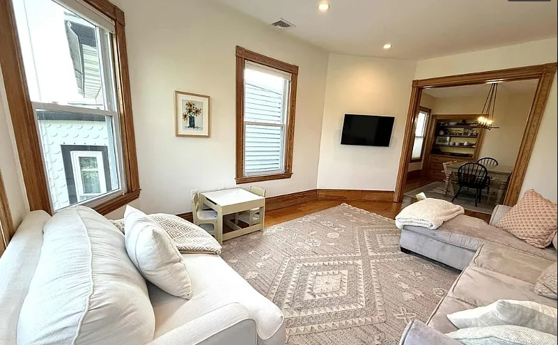 Building Photo - 14 Saint Martin St
