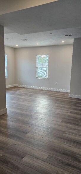 Building Photo - 15 Hadley Pl