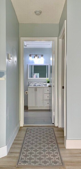 Building Photo - 815 W Boynton Beach Blvd