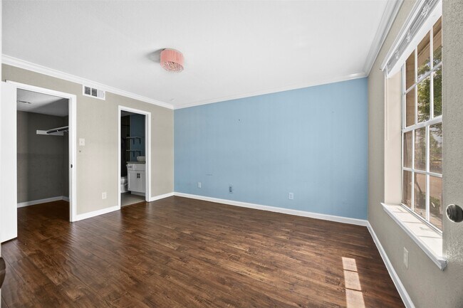 Building Photo - 10673 Braes Bend Dr