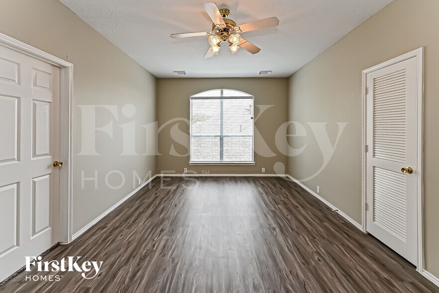 Building Photo - 18810 Summer Anne Dr