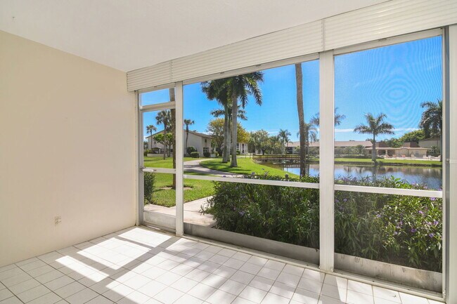 Building Photo - 1020 Palm View Dr