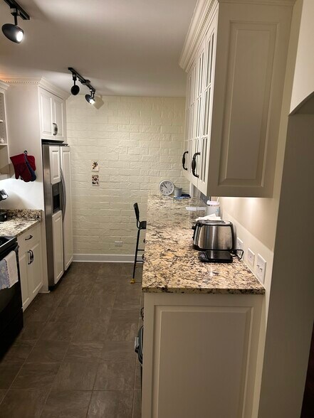 Building Photo - 1800 Jefferson Park Ave