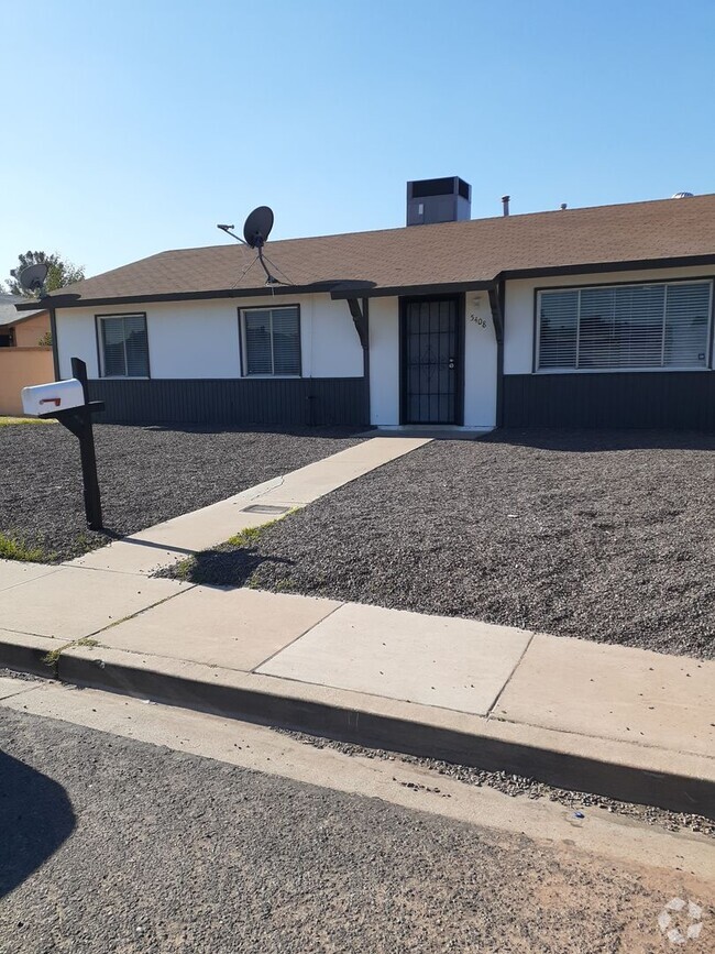 Building Photo - Spacious 4 Bed/2 Bath With Den  Updated De...