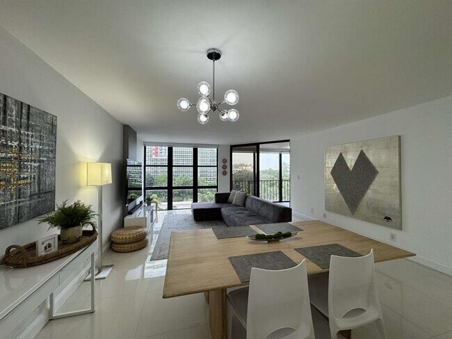 Building Photo - 1915 Brickell Ave