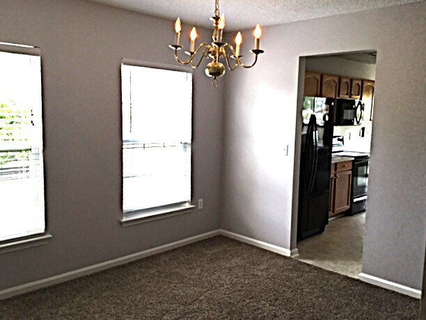 Building Photo - 5060 Thornton Dr