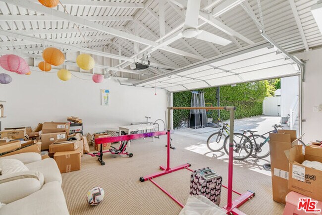 Building Photo - 328 S El Camino Dr