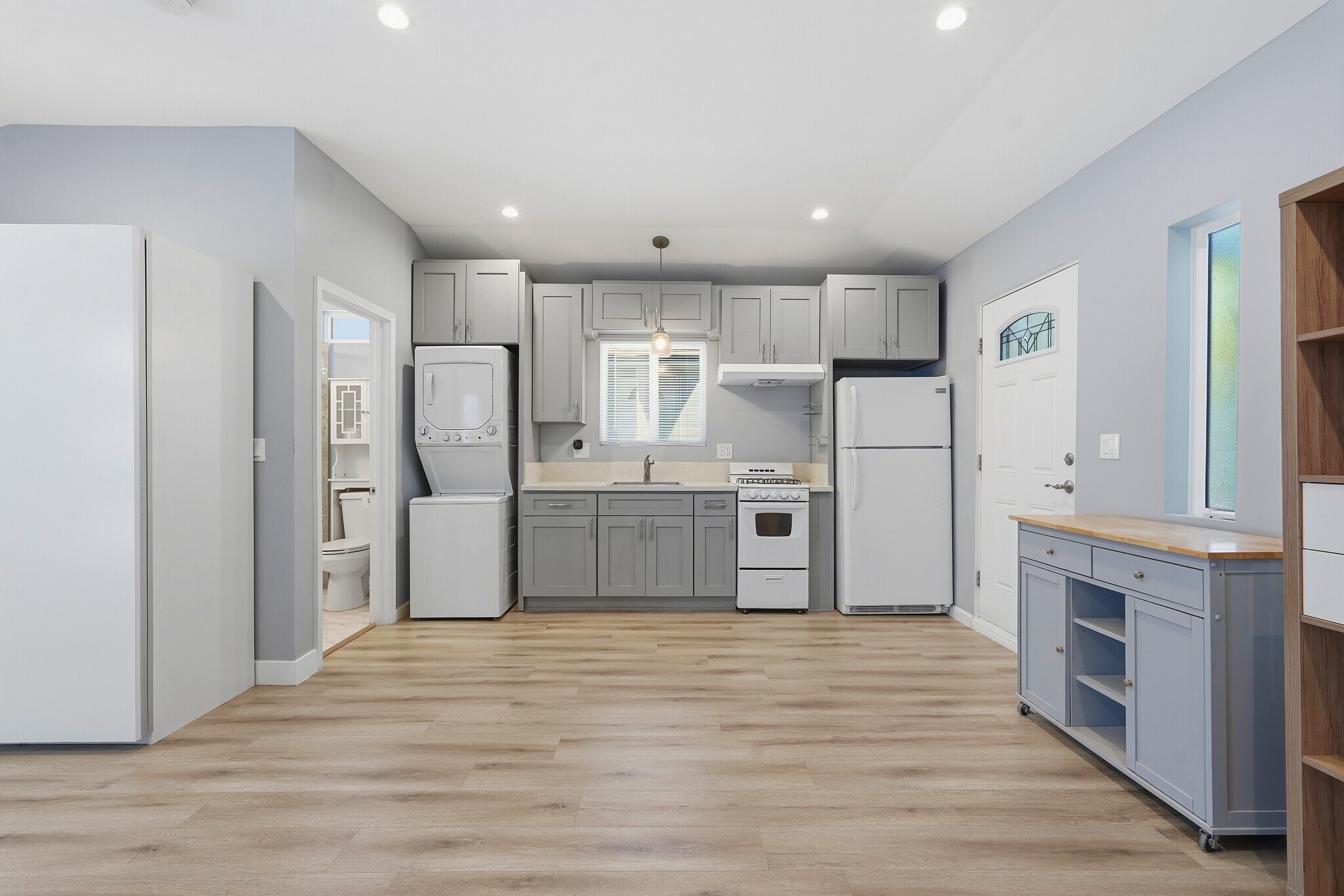 Building Photo - 5862 Beck Ave