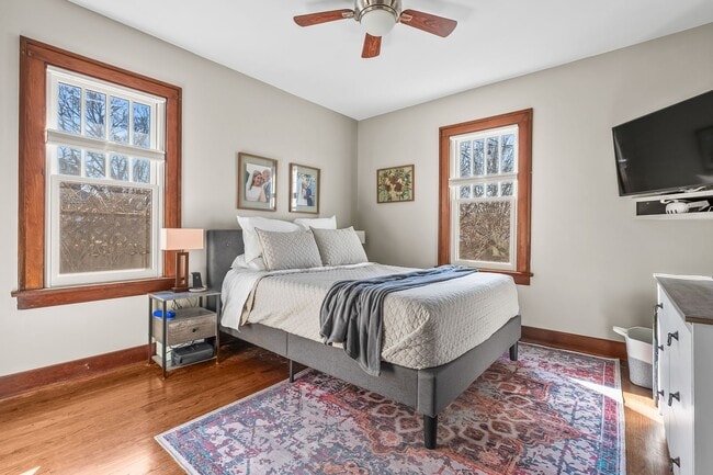 Building Photo - Charming 2-Bedroom Home for Rent in the He...