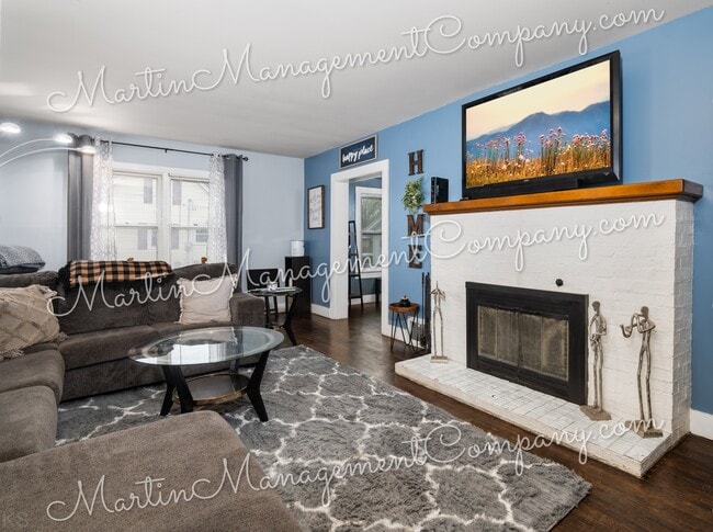 Building Photo - 906 S Barrett Ave