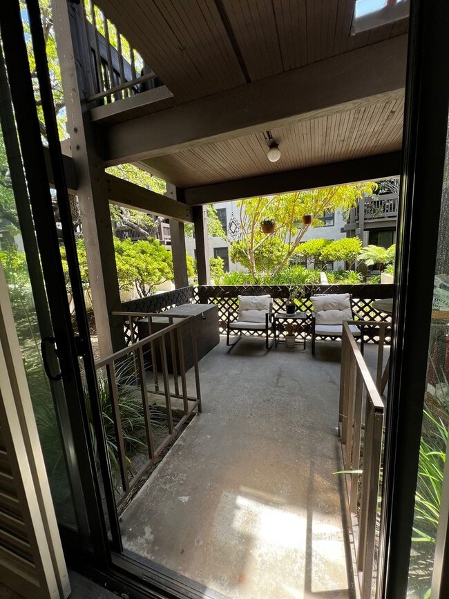 Building Photo - Two Bedroom One Bath Condo for Rent in Pla...