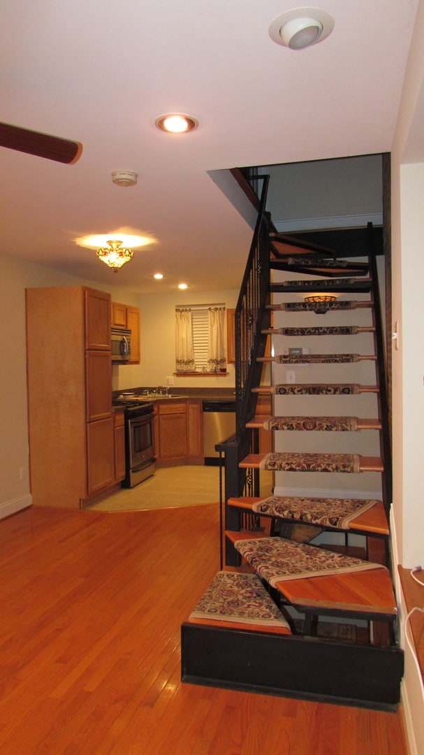 Building Photo - Amazing Rehab Townhome with Deck