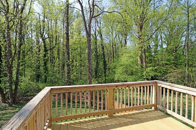 Building Photo - Student-Friendly Fry's Spring Duplex