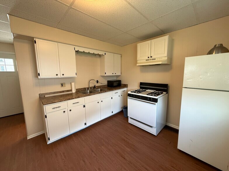 Kitchen - 334 Liberty St