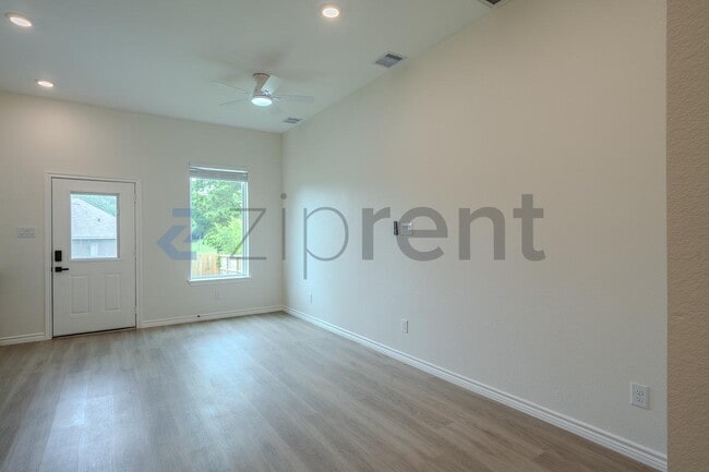 Building Photo - Unit