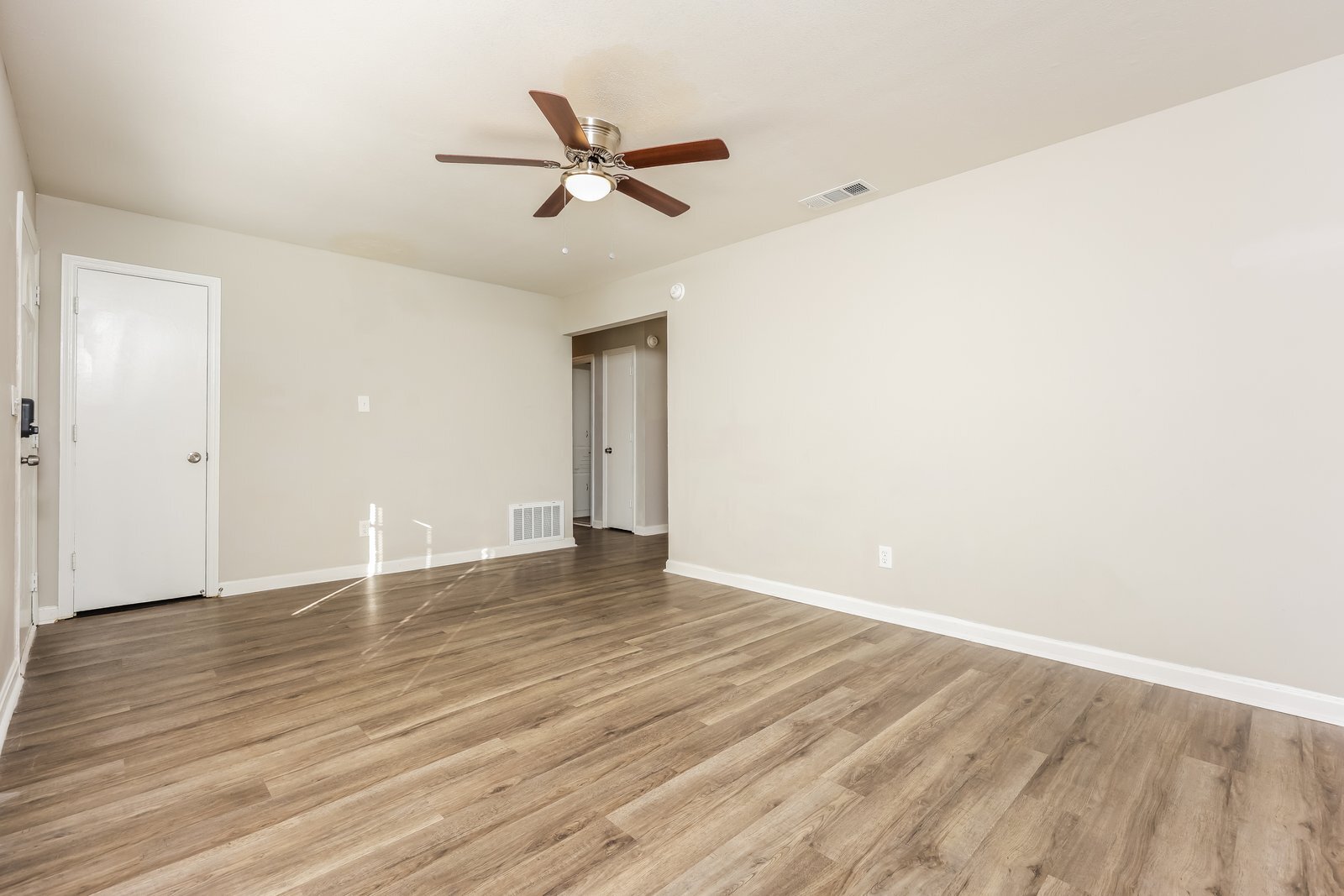 Building Photo - 5905 Luna Dr