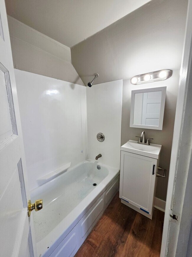 Building Photo - 20 Walnut St