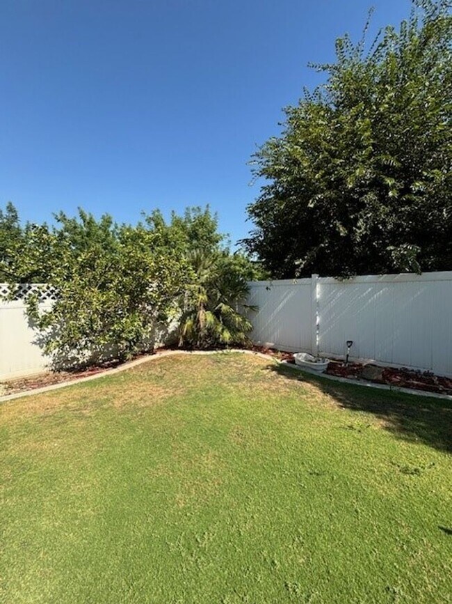 Building Photo - Elegant 4-Bedroom Home with Paid Solar in ...