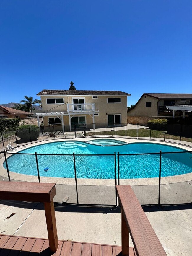 Building Photo - Santa Paula - Spacious pool home in wonder...