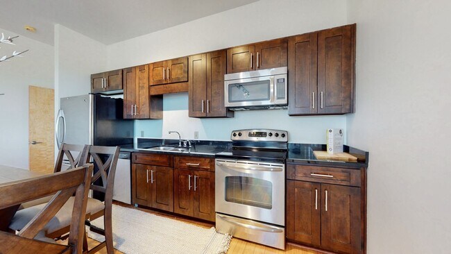 Building Photo - 1706 18th Ave S