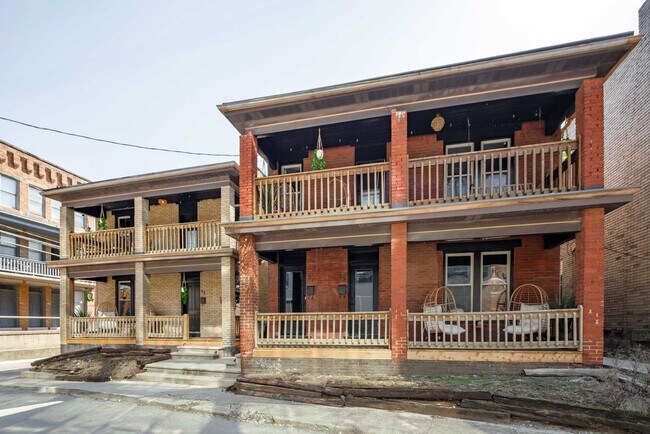 Building Photo - 33 Lundy St