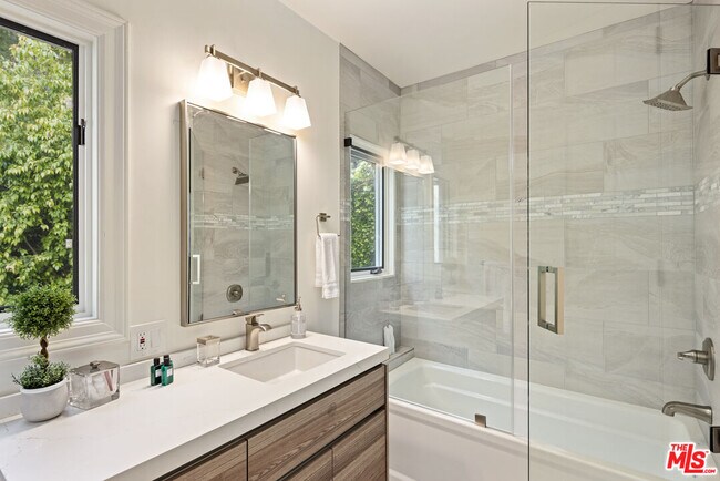 Building Photo - 11037 Anzio Rd