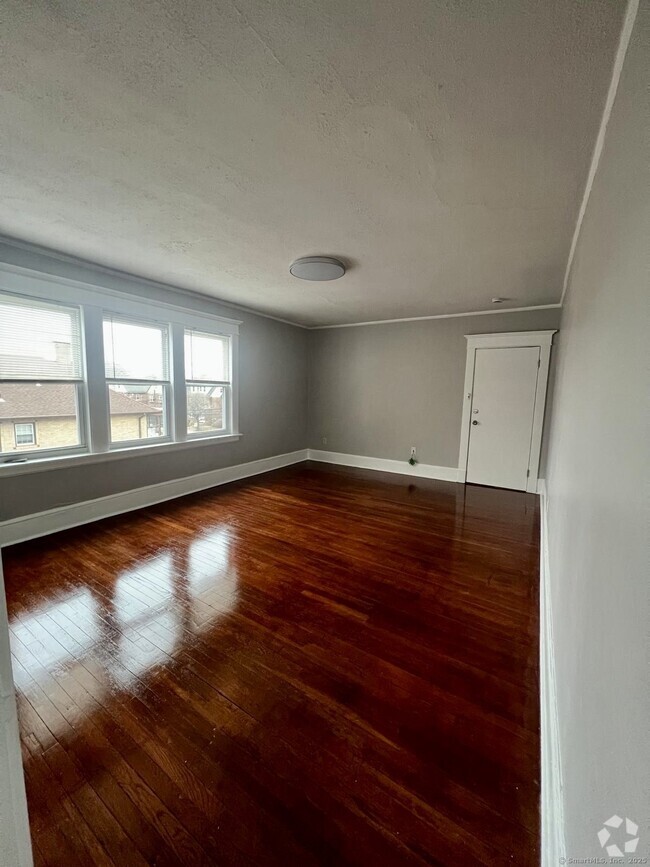 Building Photo - 173 Elm St