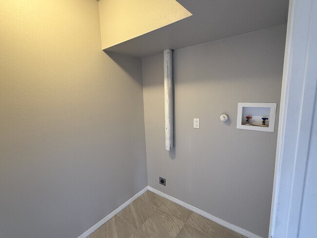 Building Photo - 2729 Bel Air Dr NE