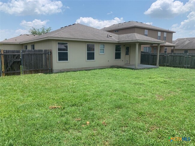 Building Photo - 411 Quail Hollow Dr