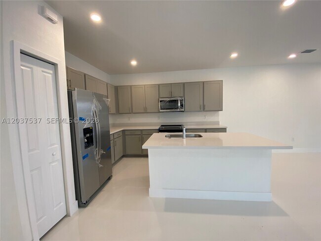 Building Photo - 2402 SW 145th Pl