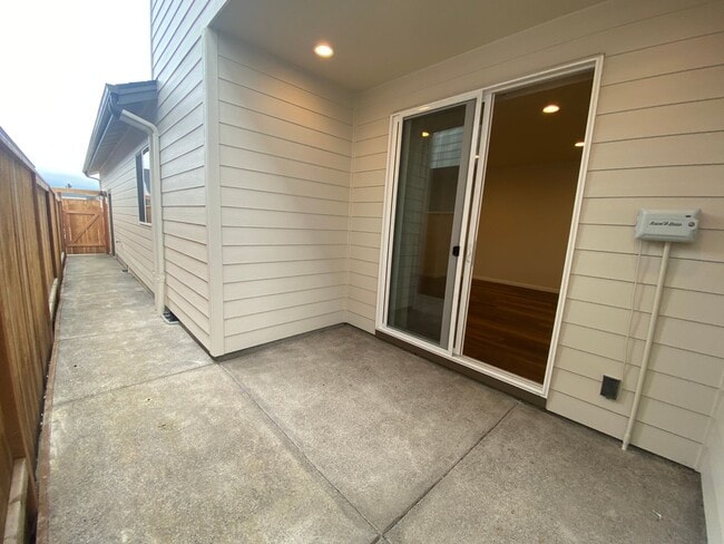 Building Photo - NEW CONSTRUCTION AT THE GLEANNS AT BARBERRY!