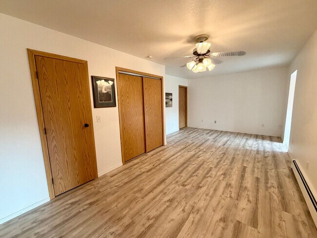 Building Photo - 35920 Dawn Dr