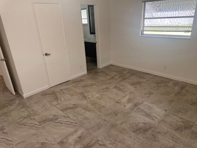 Building Photo - 100 NW 27th St