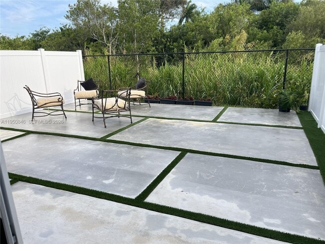 Building Photo - 784 SE 19th St