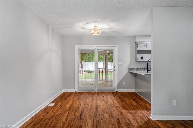 Building Photo - 1326 Cushing St