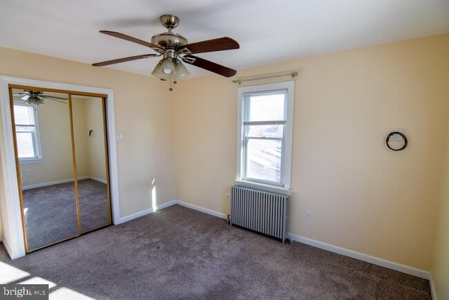 Building Photo - 1071 W Bristol Rd