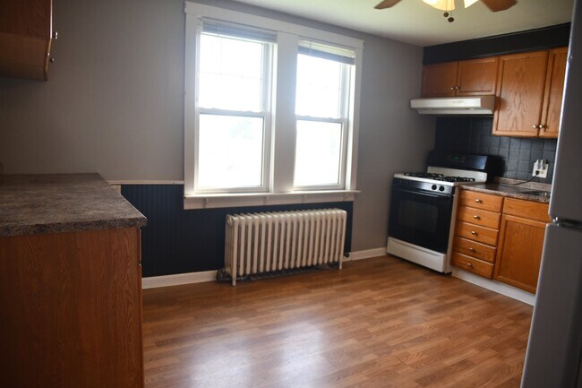 Building Photo - 335 Harlem Ave