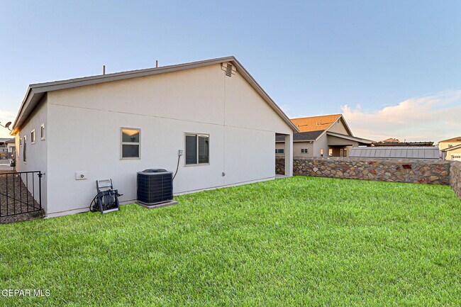 Building Photo - 6061 Cinnamon Pk St