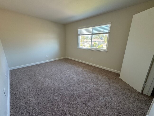 Building Photo - Relaxed Living in the Heart of Newbury Park