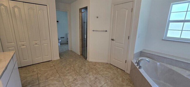 Building Photo - 5906 SW 172nd Loop