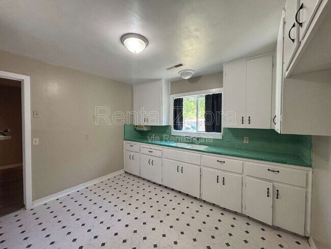 Building Photo - 1531 Marguerite St