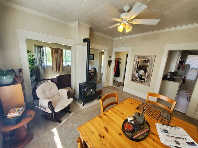 Building Photo - Charming 2-Bed Home in Bellingham's Columb...
