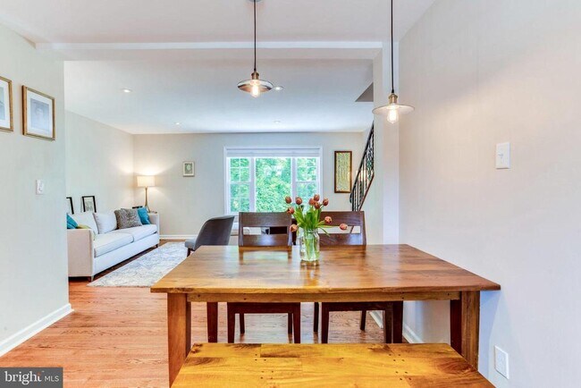 Building Photo - 258 Burgess Ave