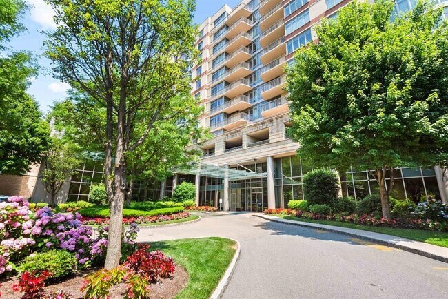 Building Photo - 8100 River Rd